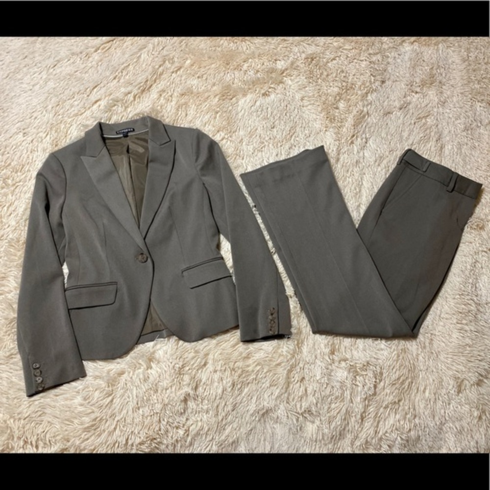 Express pant suit